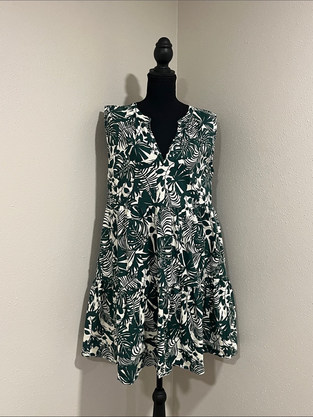 Sundry/Evereve The Everyday Green &White Tropical “Trekking Green” Dress-3/Large